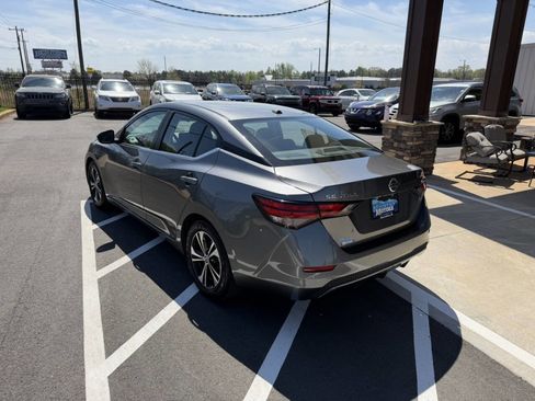 Used 2021 Nissan Sentra SV image 4