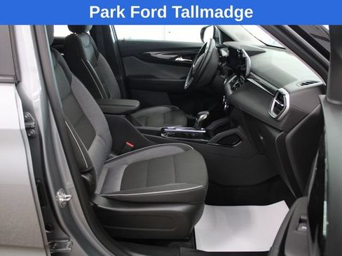 Used 2025 Chevrolet TrailBlazer LT w/ LT Cold Weather Package AWD/4WD image 22