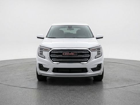 Used 2024 GMC Terrain SLE FWD image 2
