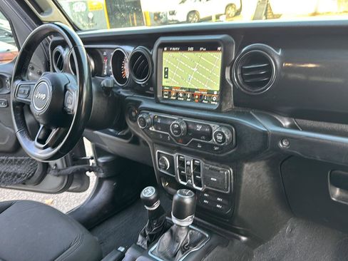Used 2022 Jeep Gladiator Sport image 34