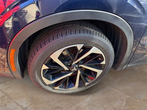 Used 2024 Mitsubishi Outlander SE image 3