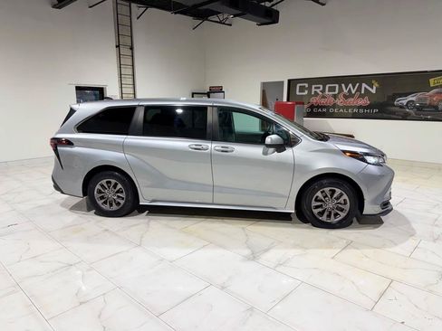 Used 2023 Toyota Sienna LE FWD image 6