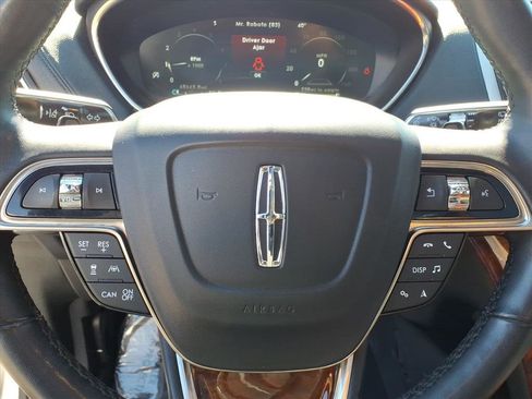 Certified 2019 Lincoln Nautilus Reserve image 6