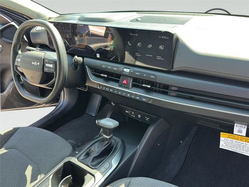 Used 2025 Kia K4 FWD image 28
