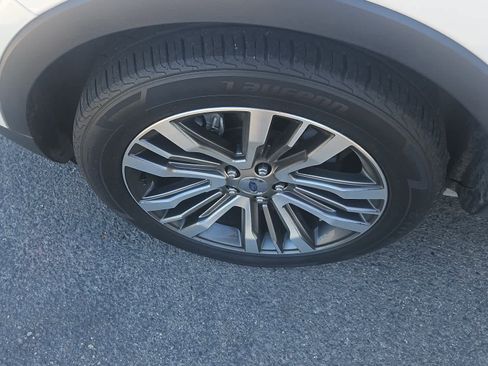 Used 2017 Ford Explorer Platinum AWD/4WD image 3