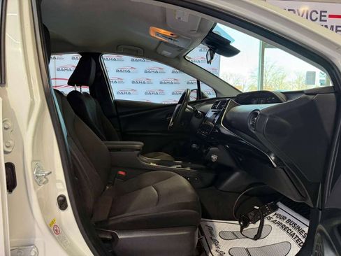 Used 2019 Toyota Prius L Eco FWD image 40
