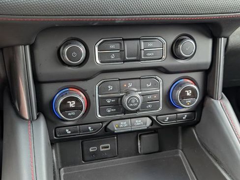 Used 2024 Chevrolet Suburban RST RWD image 9