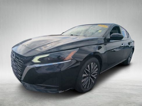 Used 2023 Nissan Altima 2.5 SV w/ SV Premium Package image 7