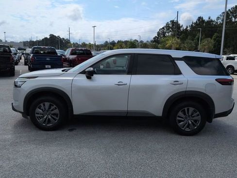 Used 2025 Nissan Pathfinder S FWD image 7