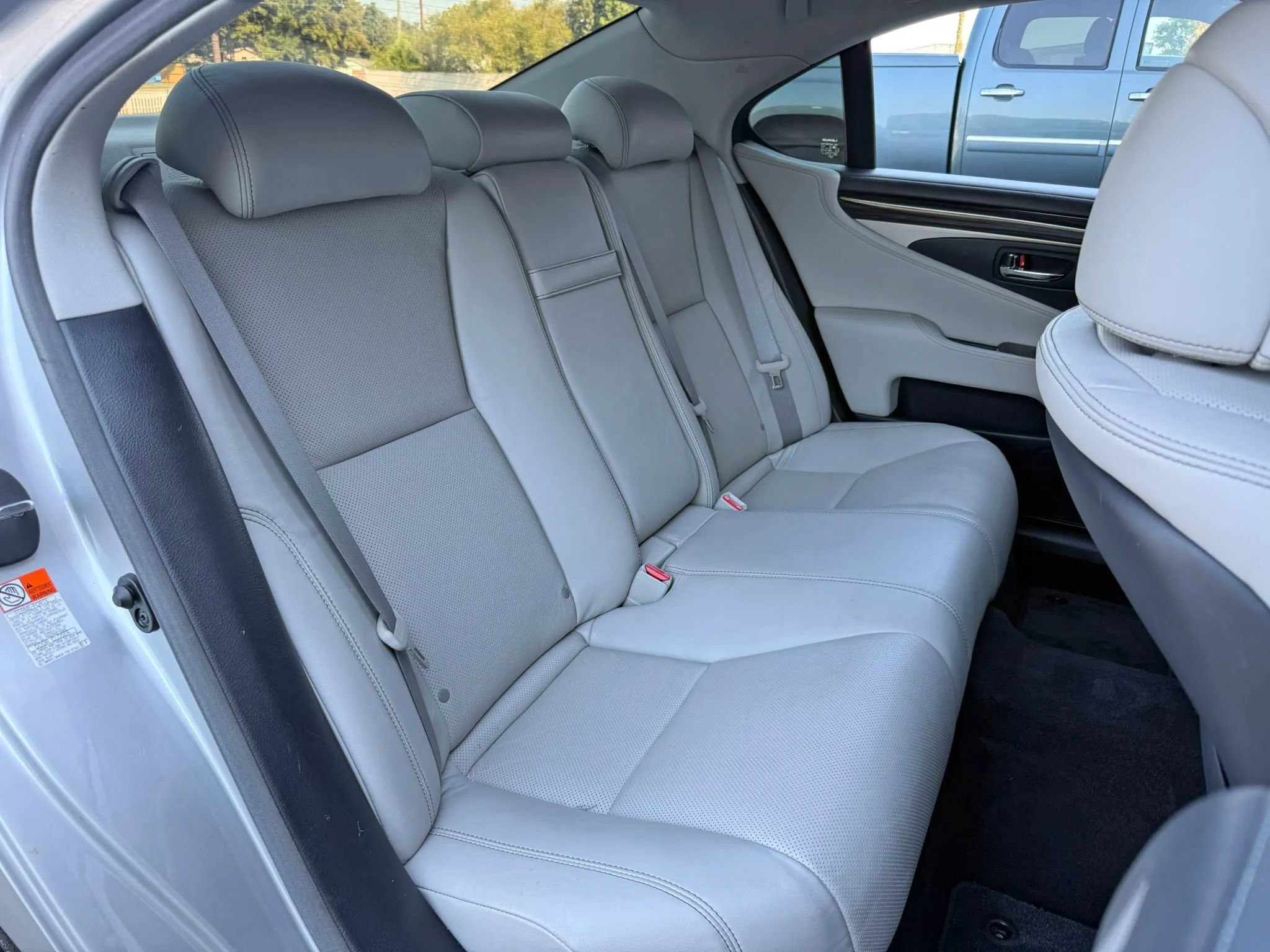 Used 2015 Lexus LS 460 w/ Comfort Package RWD image 29