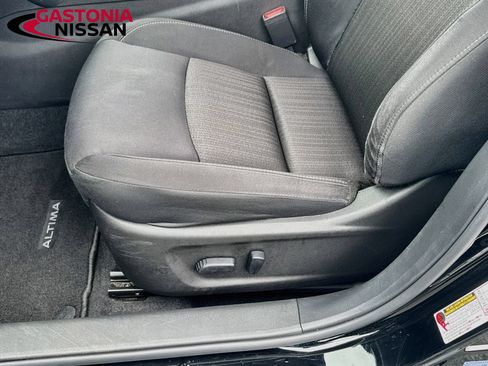 Used 2025 Nissan Altima 2.5 SV FWD image 23