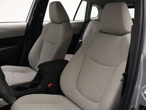 Certified 2022 Toyota Corolla Cross L FWD image 13