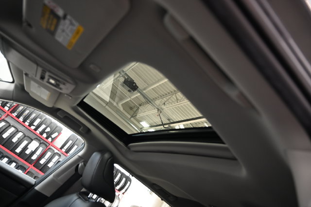 Used 2023 Toyota Highlander XLE AWD/4WD image 22