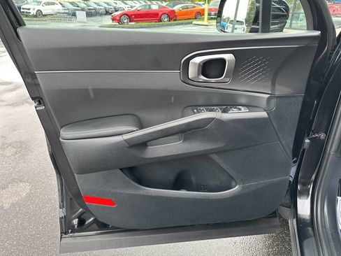 Used 2025 Kia Sorento S image 29