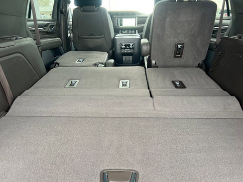 Used 2024 GMC Yukon Denali w/ Advanced Technology Package AWD/4WD image 18