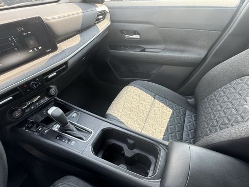 Used 2026 Nissan Kicks SV FWD image 27