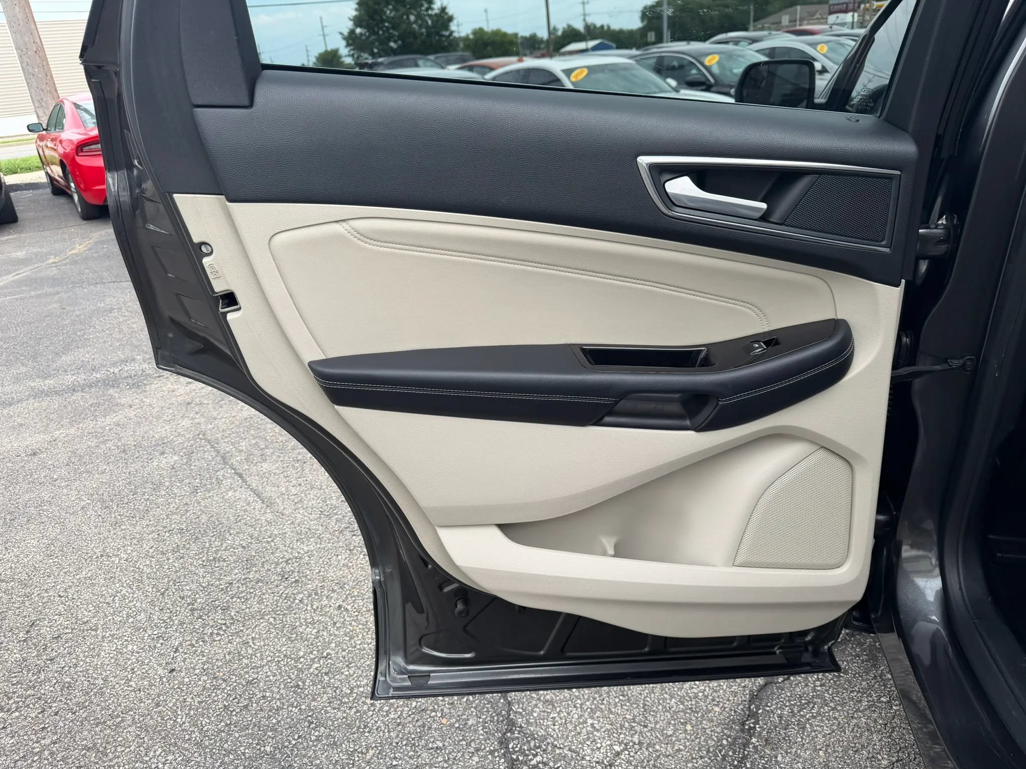 Used 2018 Ford Edge Titanium AWD/4WD image 17