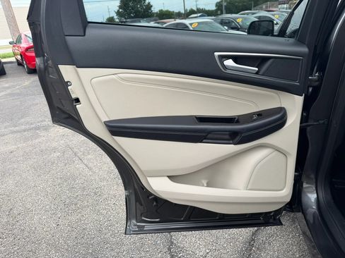 Used 2018 Ford Edge Titanium AWD/4WD image 17