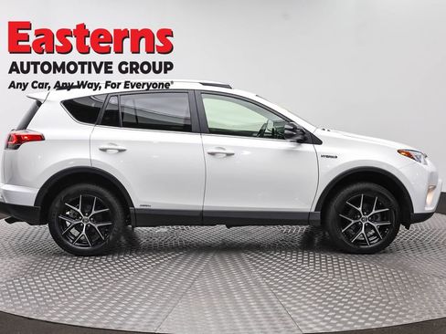 Used 2018 Toyota RAV4 SE AWD/4WD image 4