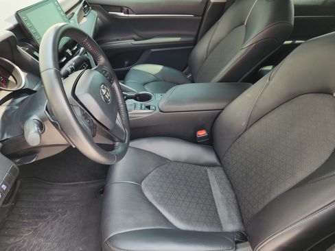 Used 2022 Toyota Camry XSE FWD image 15