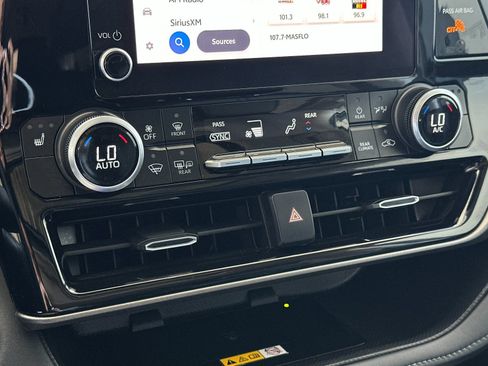 Used 2024 Toyota Highlander XLE FWD image 20