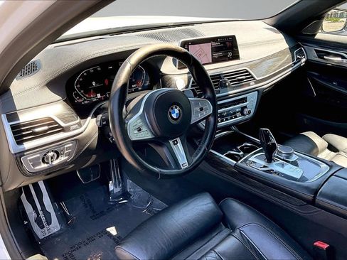 Used 2021 BMW 750i xDrive w/ M Sport Package AWD/4WD image 11