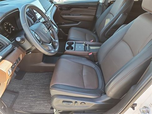 Used 2025 Honda Odyssey Elite image 17