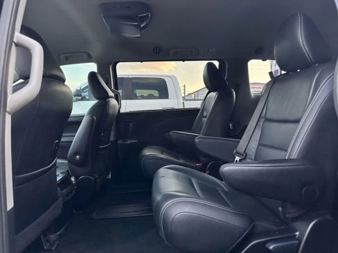 Used 2017 Toyota Sienna SE image 13