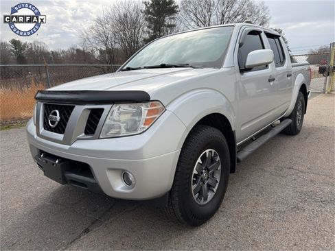 Used 2018 Nissan Frontier PRO-4X image 6