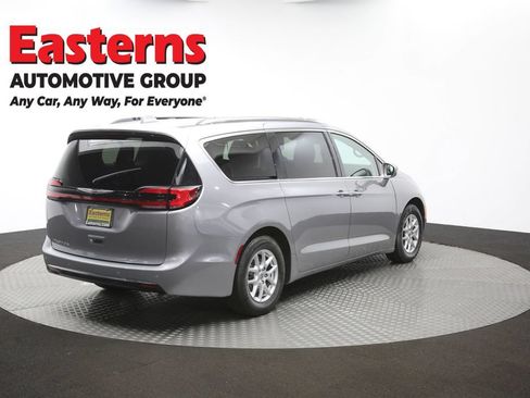 Used 2021 Chrysler Pacifica Touring-L FWD image 43