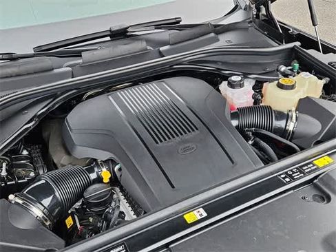 Used 2025 Land Rover Range Rover SE image 14