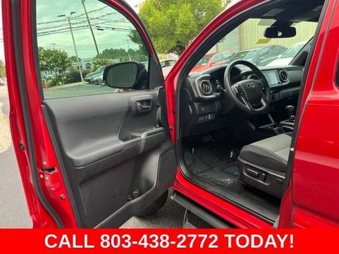 Used 2022 Toyota Tacoma TRD Sport w/ TRD Premium Sport Package AWD/4WD image 4