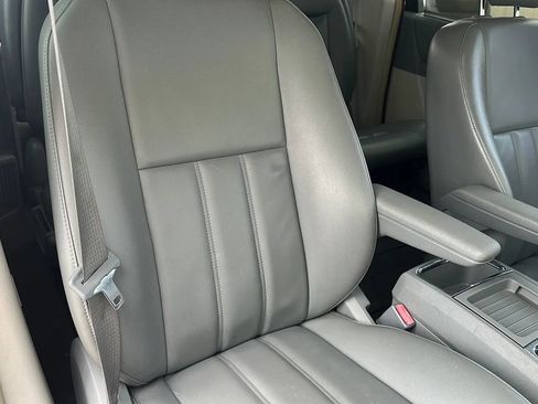 Used 2010 Dodge Grand Caravan SXT image 16