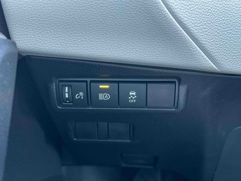 Used 2026 Toyota Corolla Cross LE image 35