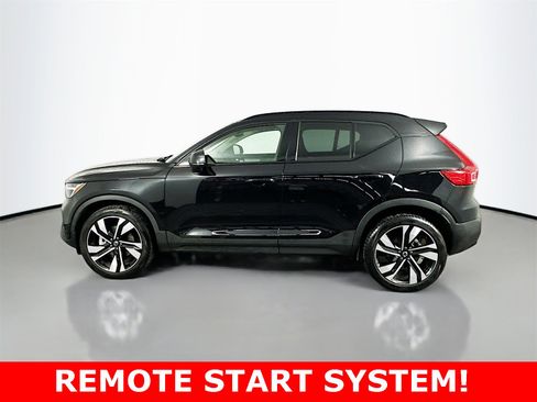 Used 2025 Volvo XC40 B5 Plus image 4