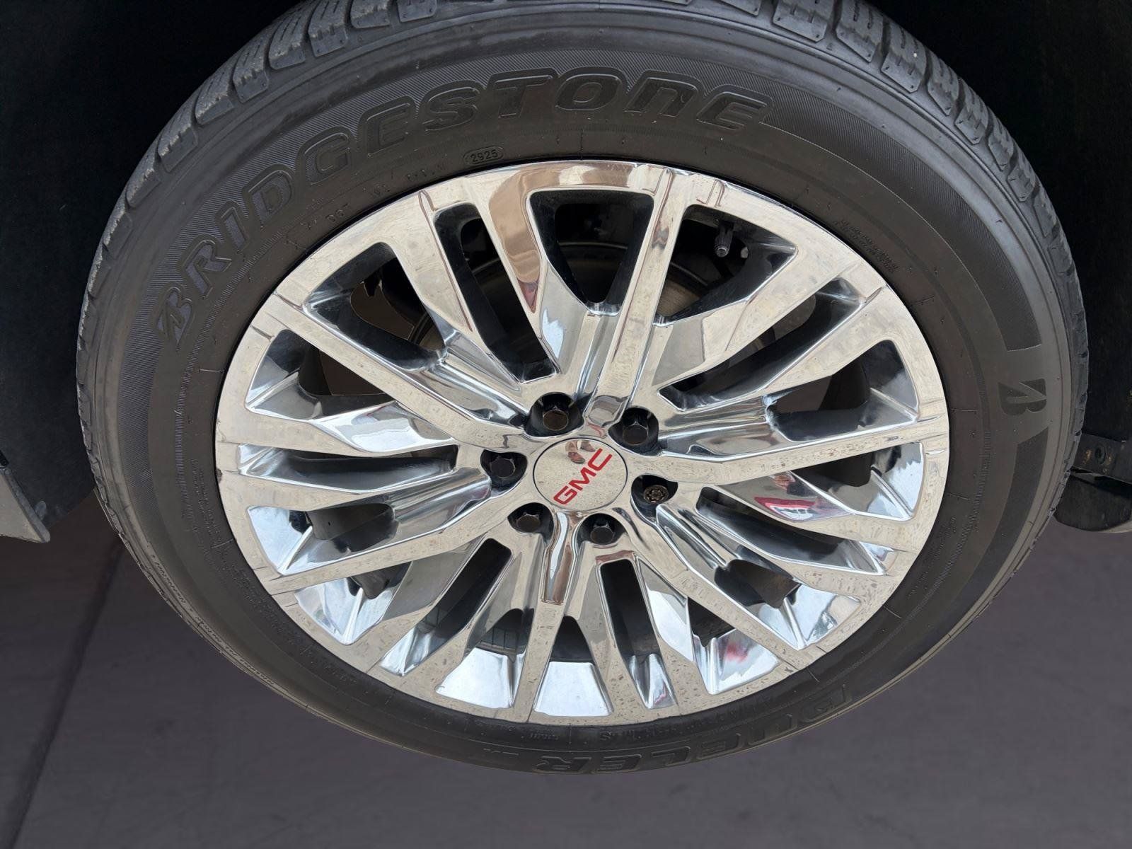 Used 2023 GMC Yukon XL Denali AWD/4WD image 14