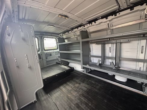 Used 2015 Chevrolet Express 2500 image 10