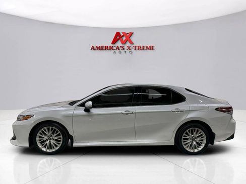 Used 2018 Toyota Camry XLE FWD image 4