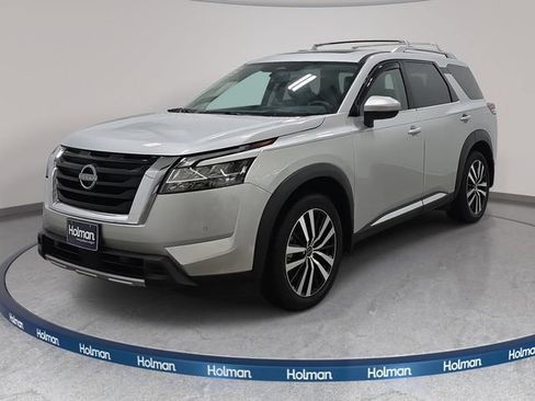 Used 2024 Nissan Pathfinder Platinum w/ Cargo Package AWD/4WD image 1