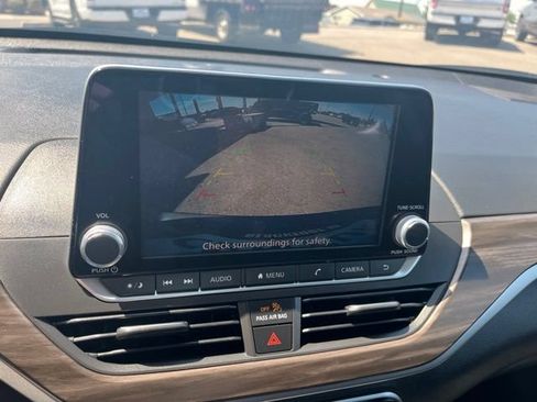 Used 2025 Nissan Altima 2.5 SV FWD image 44
