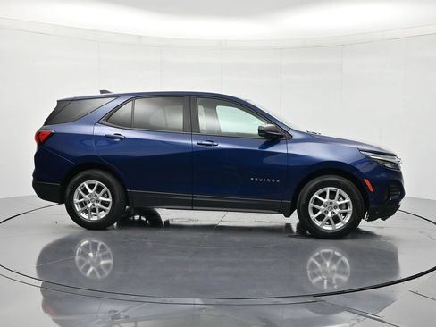 Used 2023 Chevrolet Equinox LS w/ LS Convenience Package FWD image 4