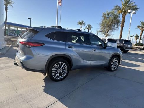 Used 2022 Toyota Highlander Platinum AWD/4WD image 4