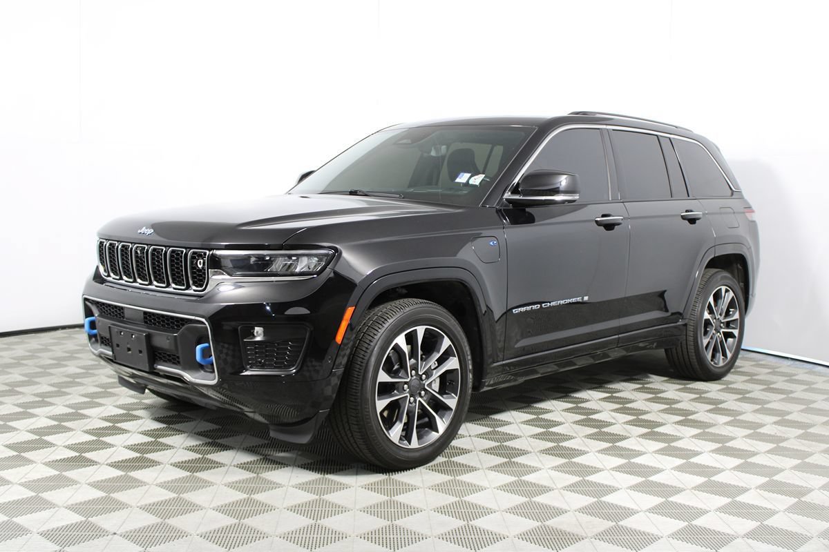 Used 2023 Jeep Grand Cherokee Overland w/ Advanced Protech Group III AWD/4WD image 39