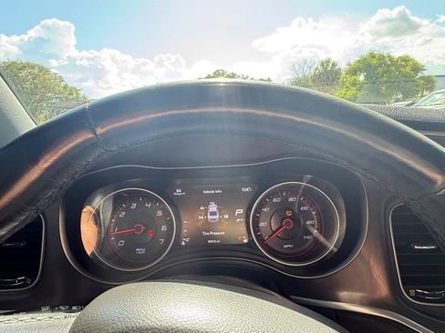 Used 2019 Dodge Charger SXT w/ Leather Interior Group RWD image 9