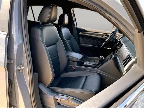 Used 2023 Volkswagen Atlas Cross Sport SE FWD image 9