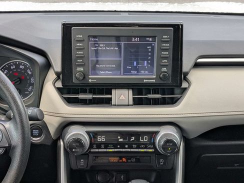 Used 2022 Toyota RAV4 XLE AWD/4WD image 16