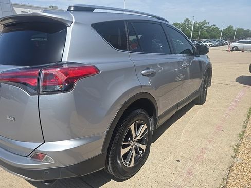 Used 2018 Toyota RAV4 XLE FWD image 4
