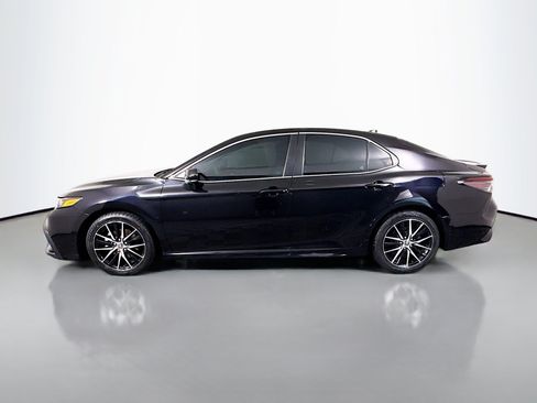 Used 2021 Toyota Camry SE FWD image 6