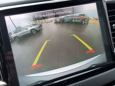 Used 2024 Chrysler Pacifica Touring-L image 18