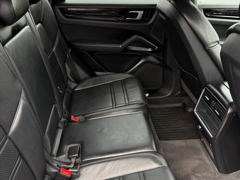 Used 2021 Porsche Cayenne image 23